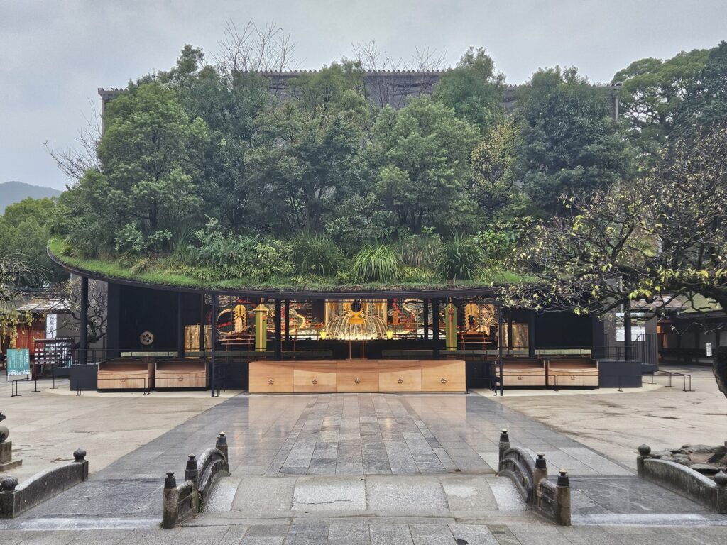 Daytime view of the special temporary main hall decorated with dragon motifs during Dazaifu Tenmangu’s autumn festival.