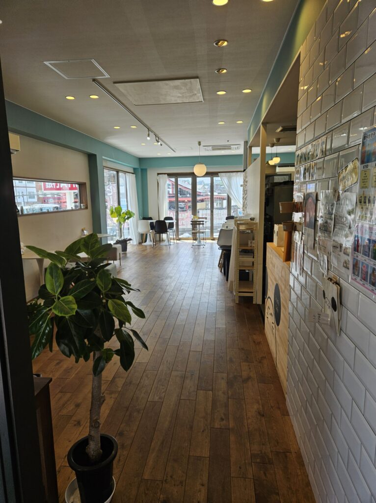 Stylish interior of Chuta no Kissa café, featuring white walls and decorative plants.