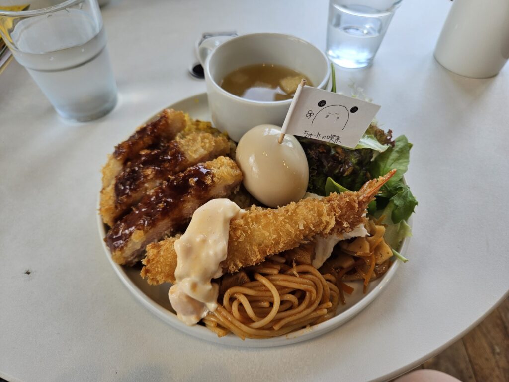 Popular “Adult Lunch” set at Chuta no Kissa café, with pork cutlet, fried shrimp, soft-boiled egg, and Napolitan pasta.