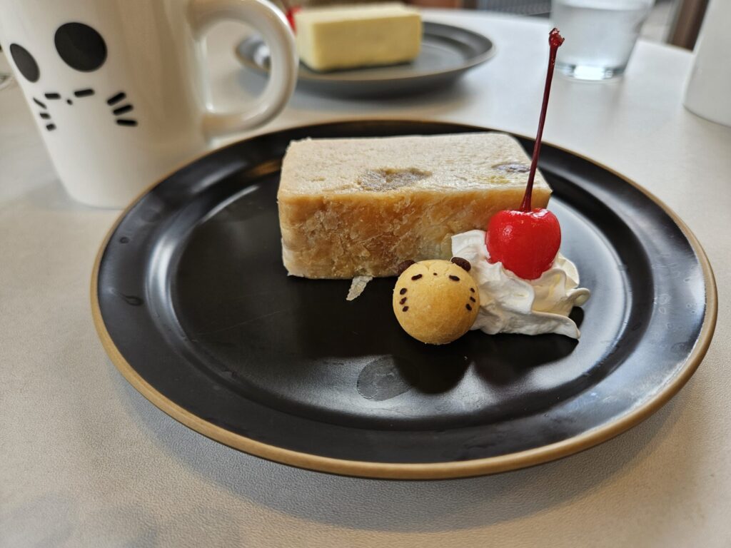 Apple and chestnut cheesecake from Chuta no Kissa café, featuring a crispy pie-style crust.