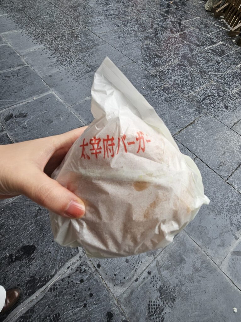 Chikushian’s original burger wrapping paper, designed with a simple and stylish logo.